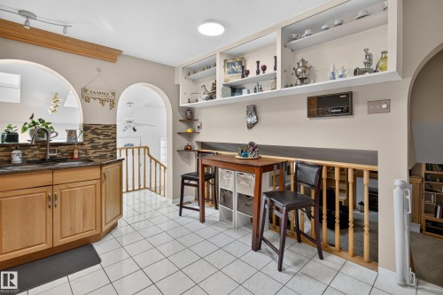 2812 35 Street Nw, Edmonton, AB 