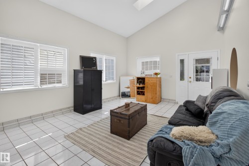 2812 35 Street Nw, Edmonton, AB 