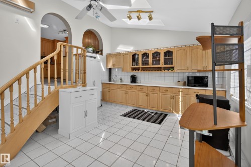 2812 35 Street Nw, Edmonton, AB 