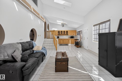 2812 35 Street Nw, Edmonton, AB 