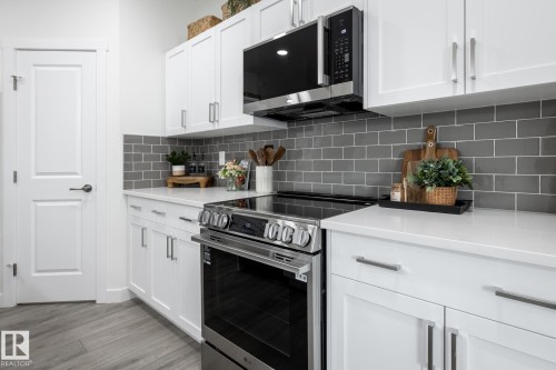 119 Wynn Road, Fort Saskatchewan, AB - Indoor Photo Showing Kitchen With Upgraded Kitchen