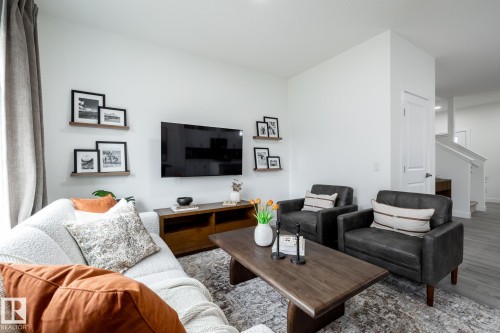 119 Wynn Road, Fort Saskatchewan, AB - Indoor Photo Showing Living Room