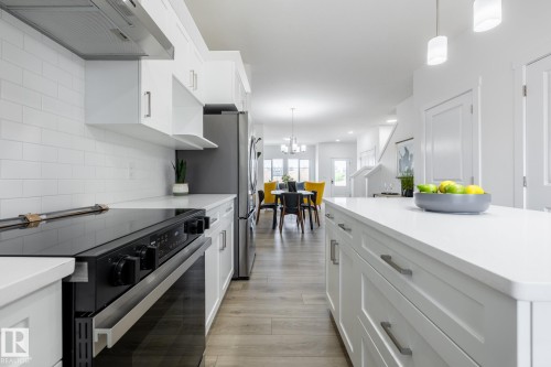 251 Elliott Wynd, Fort Saskatchewan, AB - Indoor Photo Showing Kitchen With Upgraded Kitchen