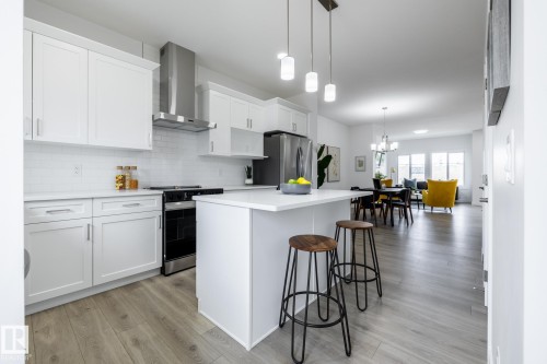 251 Elliott Wynd, Fort Saskatchewan, AB - Indoor Photo Showing Kitchen With Upgraded Kitchen