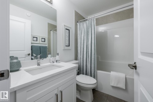 251 Elliott Wynd, Fort Saskatchewan, AB - Indoor Photo Showing Bathroom