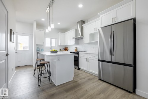 251 Elliott Wynd, Fort Saskatchewan, AB - Indoor Photo Showing Kitchen With Upgraded Kitchen