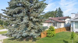 3722 34A Avenue NW  Edmonton, AB T6L 4Z2