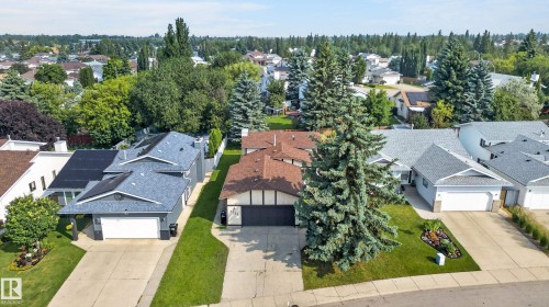 Pitched roofline, mature landscaping, front yard, attached garage, paved driveway - 3722 34A Avenue Nw, Edmonton, AB 
