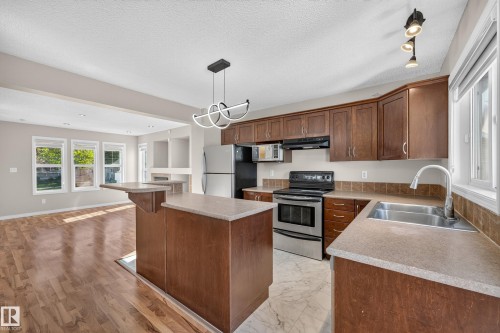 1530 76 Street Sw, Edmonton, AB 