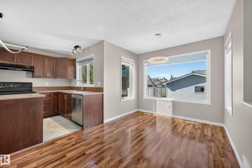 1530 76 Street Sw, Edmonton, AB 