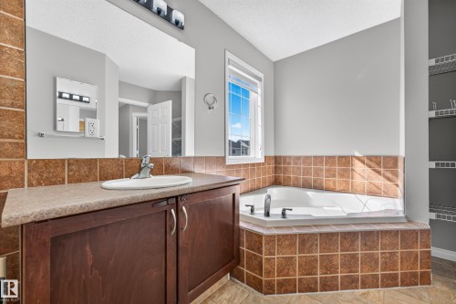 1530 76 Street Sw, Edmonton, AB 