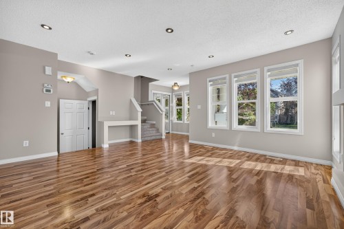 1530 76 Street Sw, Edmonton, AB 