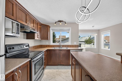 1530 76 Street Sw, Edmonton, AB 