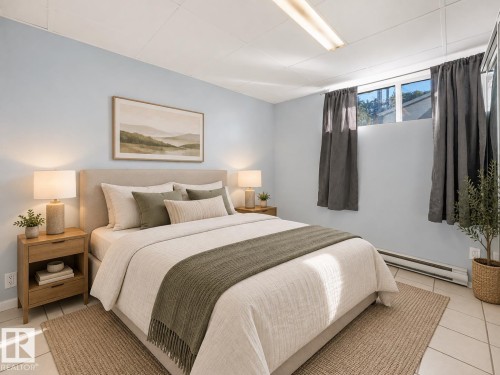 Light blue wall paint - 11841 71 Street Nw, Edmonton, AB 