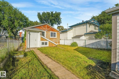 Detached outbuilding with wood siding and double entry doors - 11841 71 Street Nw, Edmonton, AB 