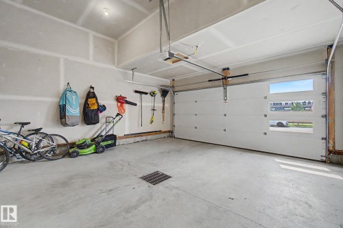 28 Rosewood Way, St. Albert, AB - Indoor Photo Showing Garage