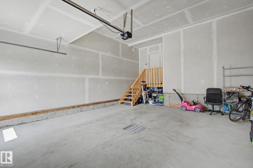 28 Rosewood Way, St. Albert, AB - Indoor Photo Showing Garage