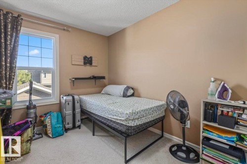 949 Valour Way Nw, Edmonton, AB 