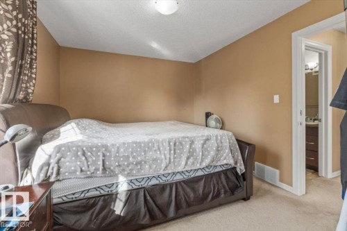 949 Valour Way Nw, Edmonton, AB 