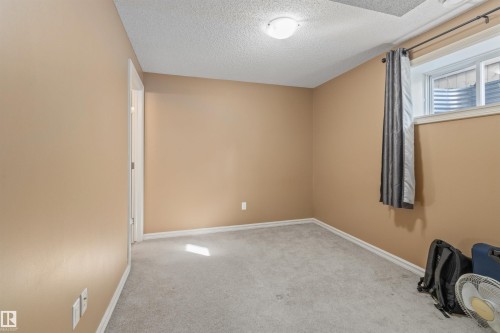949 Valour Way Nw, Edmonton, AB 