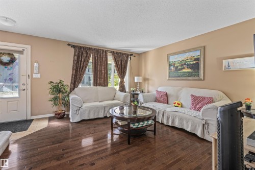 949 Valour Way Nw, Edmonton, AB 