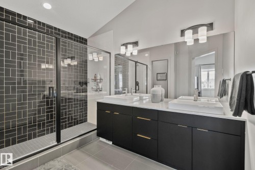 9724 223 Street Nw, Edmonton, AB - Indoor Photo Showing Bathroom