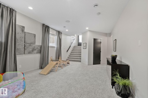 9724 223 Street Nw, Edmonton, AB - Indoor Photo Showing Other Room