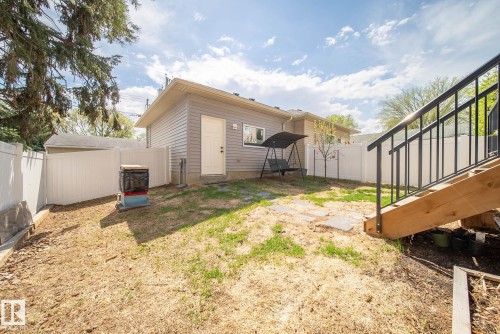 9111 65 Avenue Nw, Edmonton, AB 