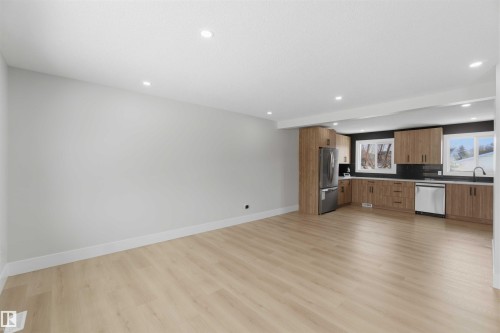 15015 95 Street Nw, Edmonton, AB 