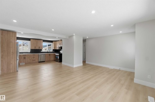 15015 95 Street Nw, Edmonton, AB 