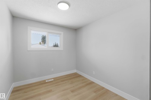 15015 95 Street Nw, Edmonton, AB 