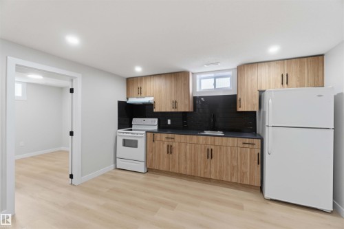 15015 95 Street Nw, Edmonton, AB 