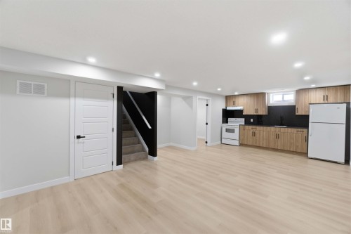 15015 95 Street Nw, Edmonton, AB 