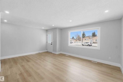 15015 95 Street Nw, Edmonton, AB 