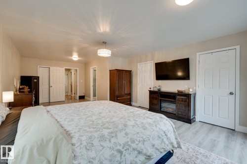 #100 22549 Twp Rd 510, Rural Leduc County, AB - Indoor Photo Showing Bedroom