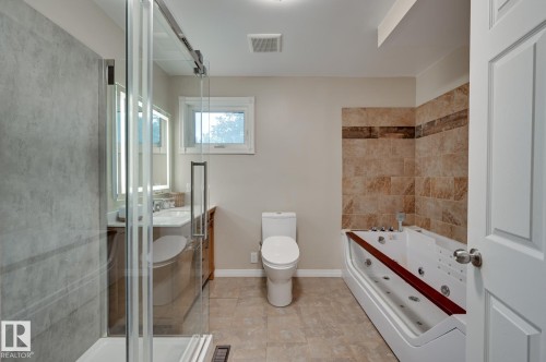 #100 22549 Twp Rd 510, Rural Leduc County, AB - Indoor Photo Showing Bathroom