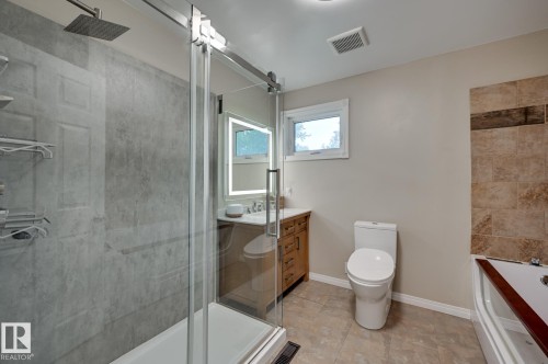 #100 22549 Twp Rd 510, Rural Leduc County, AB - Indoor Photo Showing Bathroom