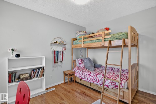Wood-finish flooring, light gray wall paint, and a built-in overhead light fixture - 17919 78 Avenue Nw, Edmonton, AB 