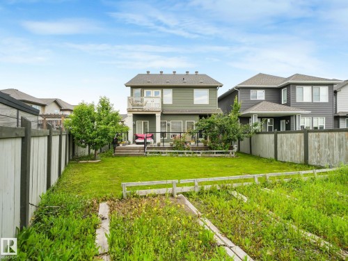 Looking for a home with a spacious yard perfect for gardening? Your search ends here. - 3711 Westcliff Way Sw, Edmonton, AB 