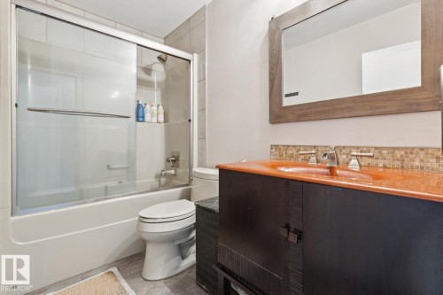 Main floor full bathroom - 11452 39 Avenue Nw, Edmonton, AB 
