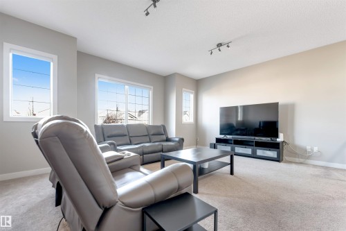 Neutral-toned walls complement the light-colored carpeting - 136 55 Street Sw, Edmonton, AB 