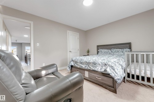 Neutral wall tones with carpeted flooring - 136 55 Street Sw, Edmonton, AB 