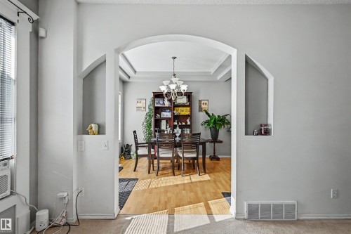 Archway entry with integrated display niches - 8513 156 Avenue Nw, Edmonton, AB 