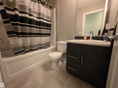 #20 2004 Trumpeter Wy Nw, Edmonton, AB - Indoor Photo Showing Bathroom