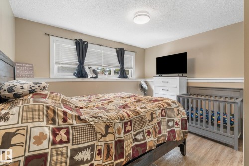 Wood-finish flooring, neutral wall paint, white trim, and a ceiling-mounted light fixture - 16012 98 Avenue Nw, Edmonton, AB 