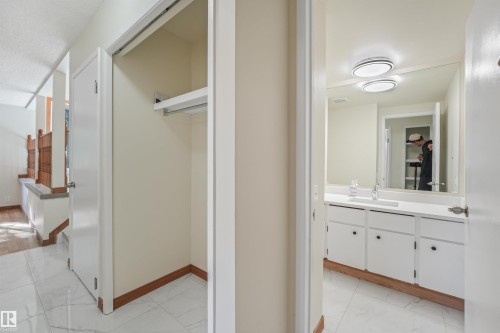 18623 70 Avenue Nw, Edmonton, AB 