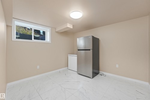 18623 70 Avenue Nw, Edmonton, AB 