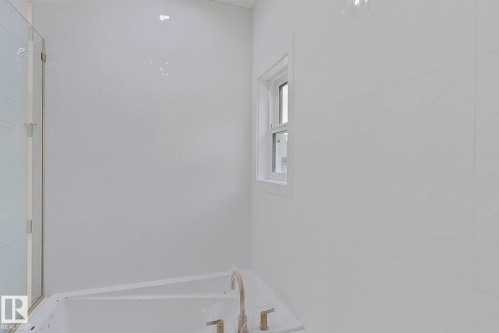 Image quality insufficient for description - 9216 91 Street Nw, Edmonton, AB - Indoor