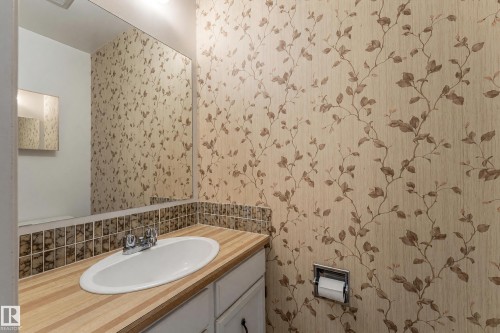 7047 32 Avenue Nw, Edmonton, AB 