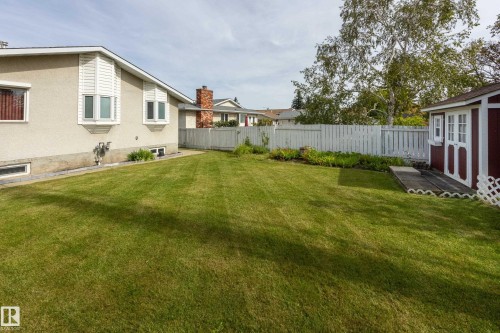 Expansive grassy yard with a white privacy fence - 3421 135A Avenue Nw, Edmonton, AB 